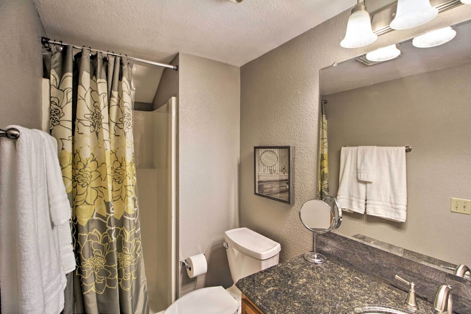 Full Bathroom 2