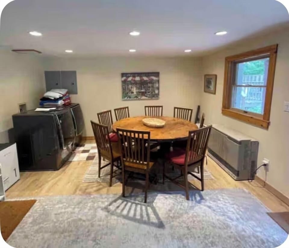 Second dining area and washer and dryer