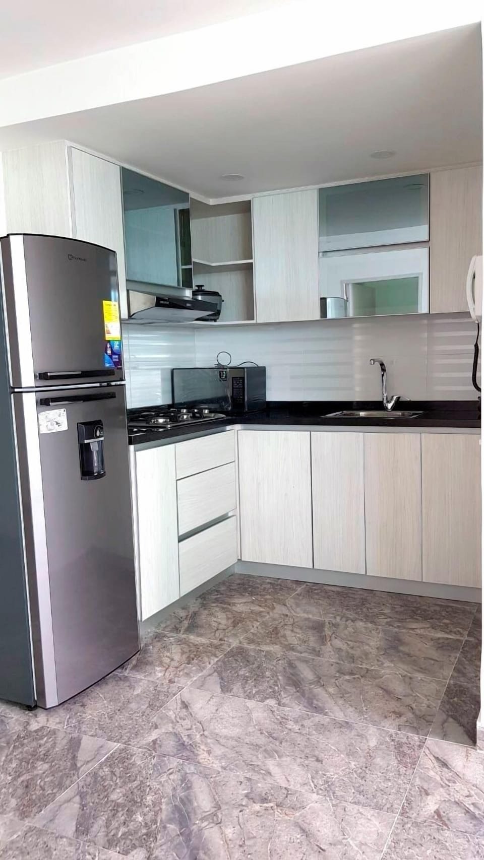APARTAMENTO MODERNO FRENTE A EL MAR