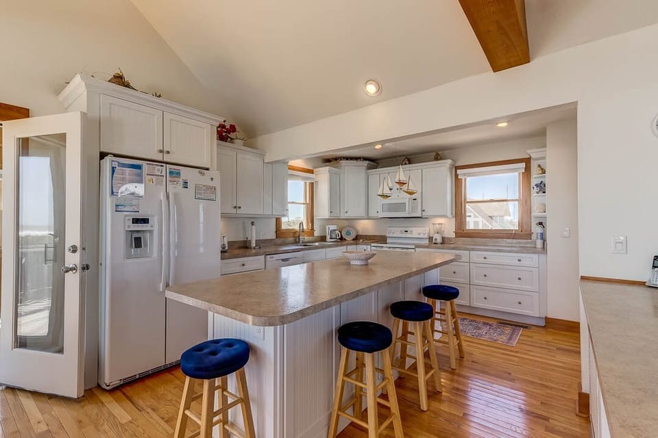 Top-Level Kitchen with Island (seats 4)