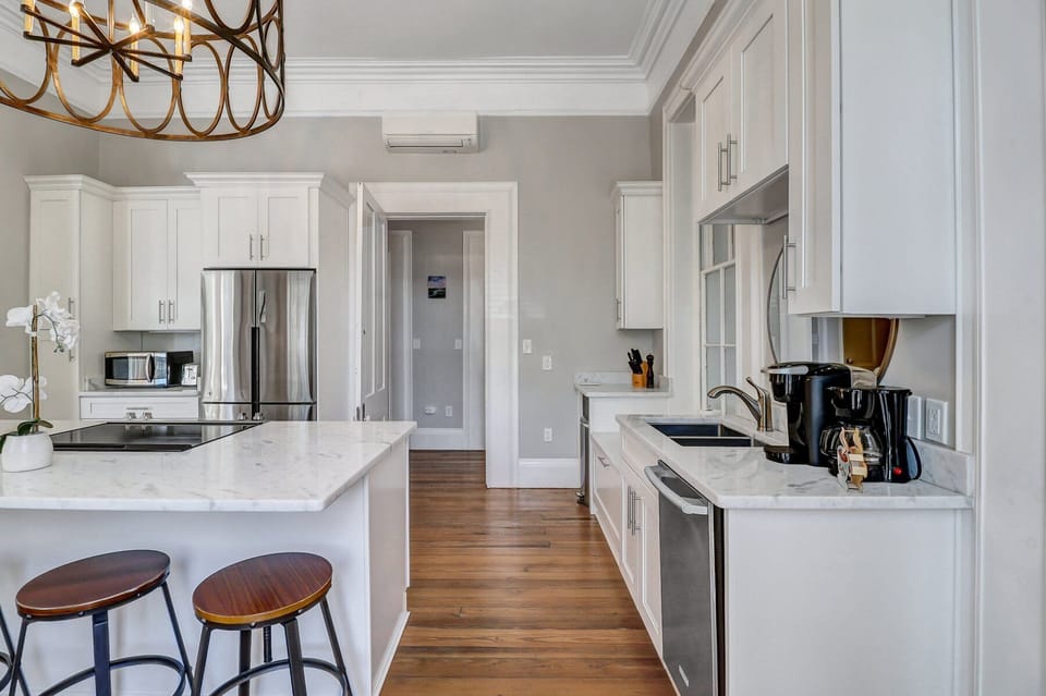 Open Fully Equipped Kitchen w/ Island seating for 4.