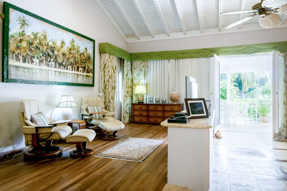 Master Bedroom (opposite side)