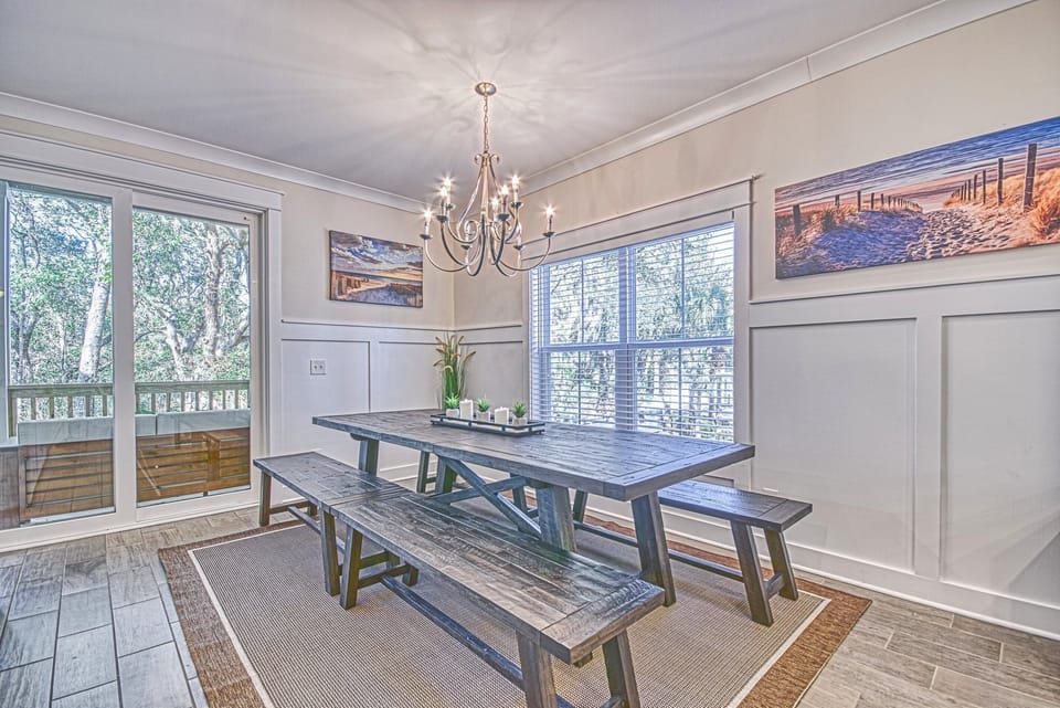 Dining Picnic Table with plenty of Seating