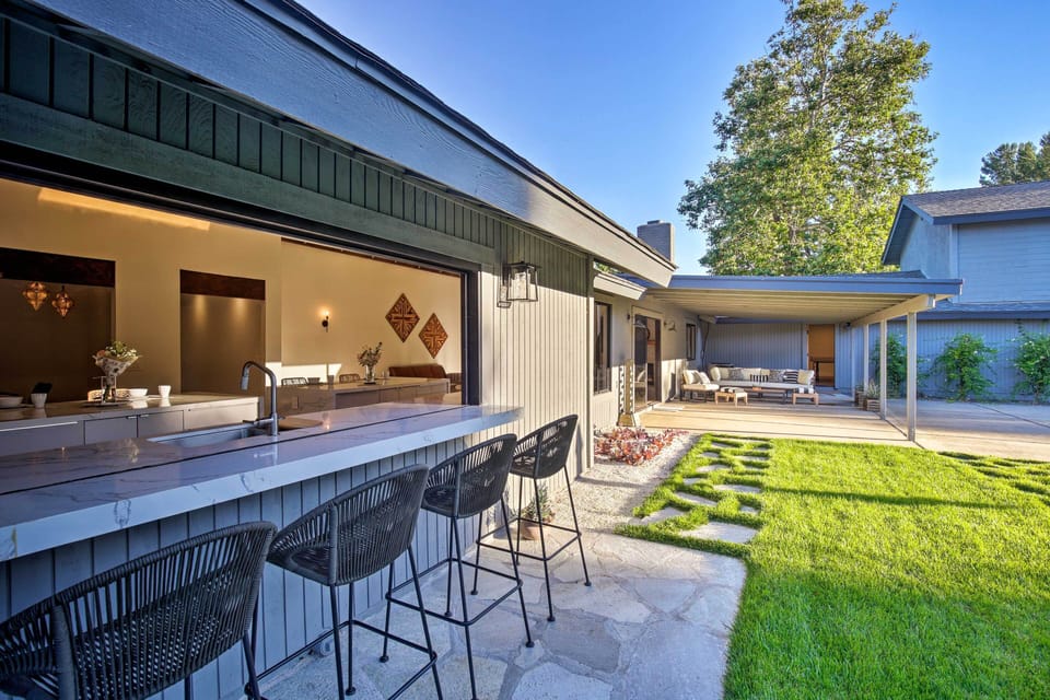 Outdoor Breakfast Bar | 2.5 Acres of Private Land | Outdoor Heated Jacuzzi Spa