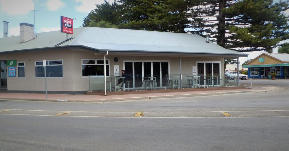The Dalrymple Hotel have great service and a great menu!
