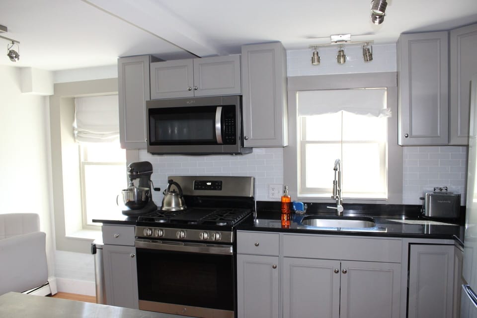 full kitchen