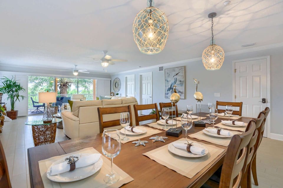 Large Dining Area with Seating for 8