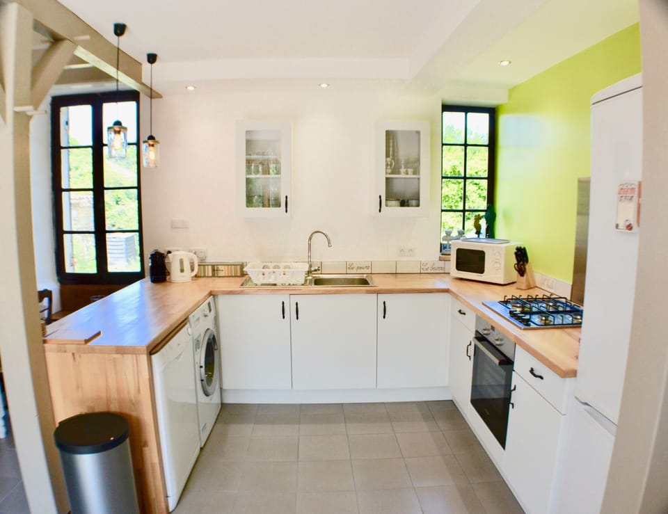 Your fully equipped kitchen area including dishwasher and washing machine