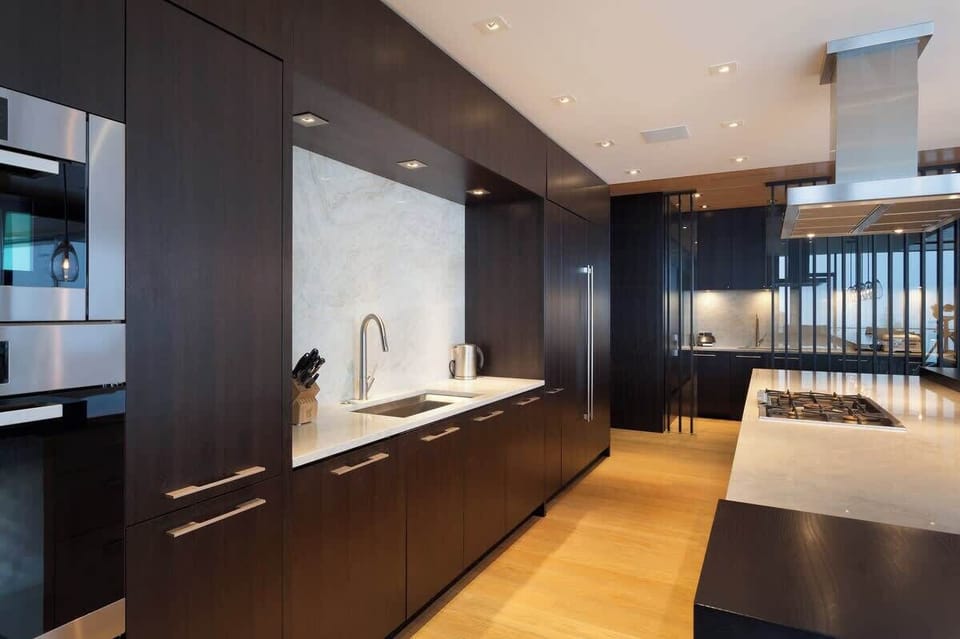 Gourmet Kitchen with state-of-the-art-appliances