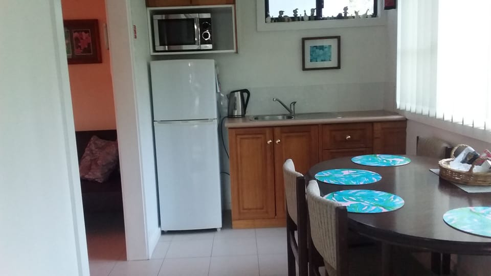 Bedsit kitchen and dinning 