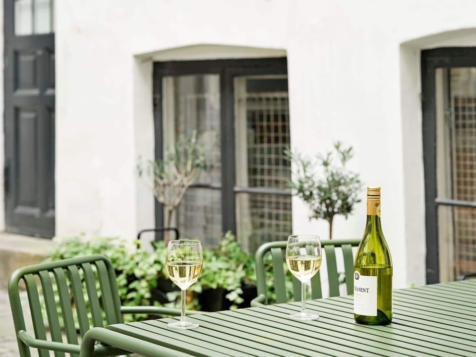 Common space in the courtyard.