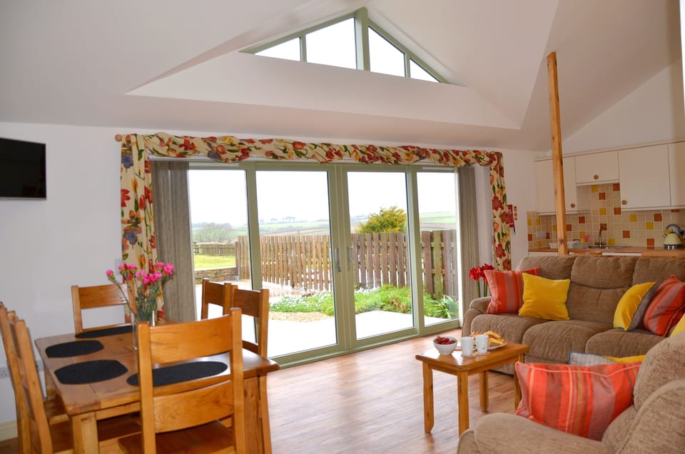 Willow Cottage, Large open plan Kitchen, Lounge & dining area.