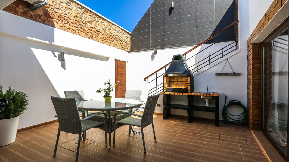 Private outside Barbecue to Dine Al-Fresco.