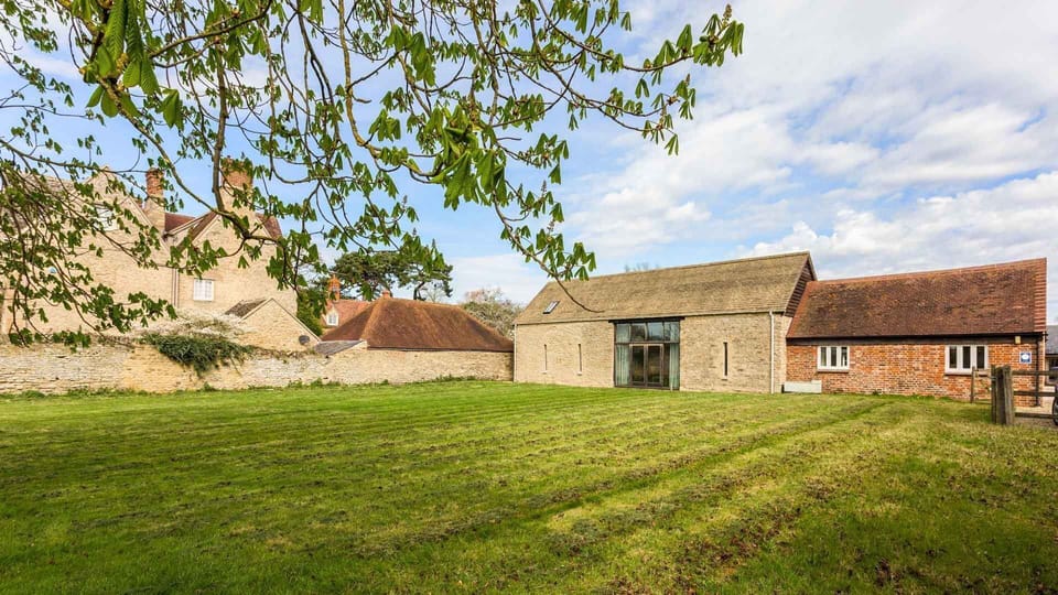 The Barn Gardens - StayCotswold