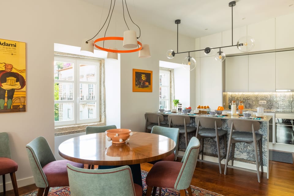 Bright and spacious lounge | Large windows