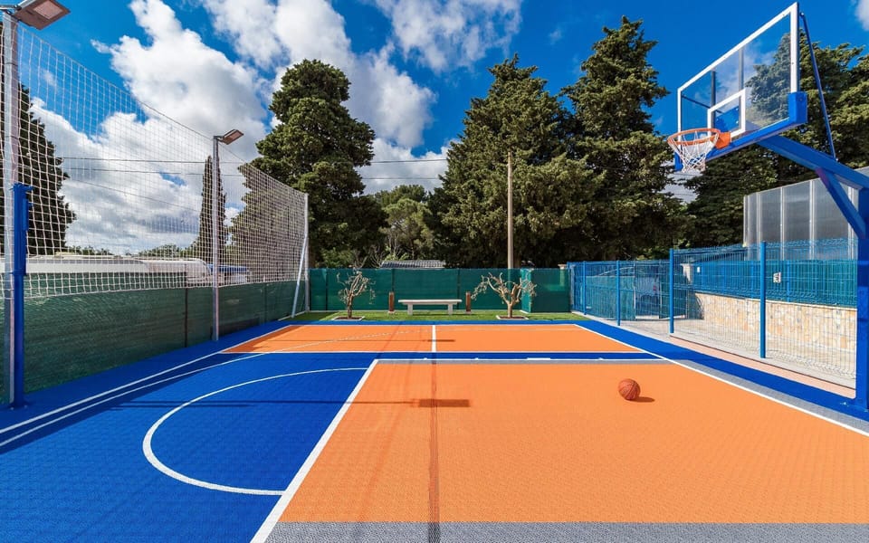 Sport court