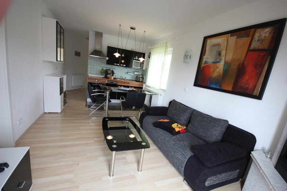 Living area. Picture 10
