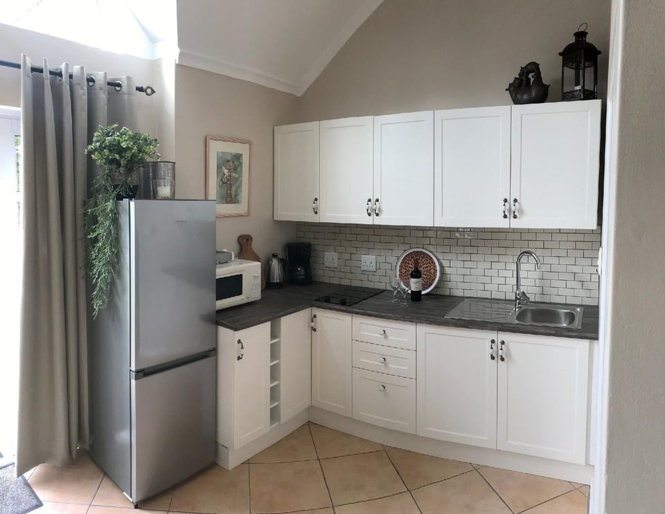 Kitchen area. Studio 1 Kitchenette