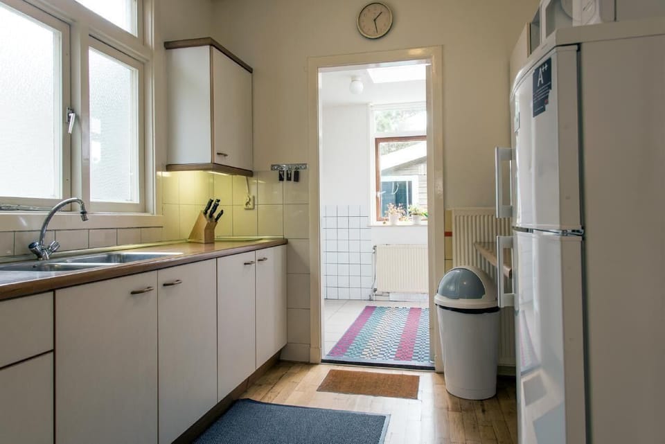 Kitchen and washingroom.