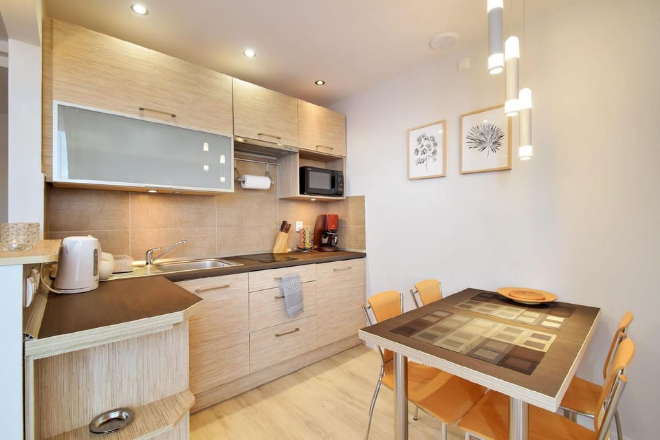 Kitchen area. Kitchen