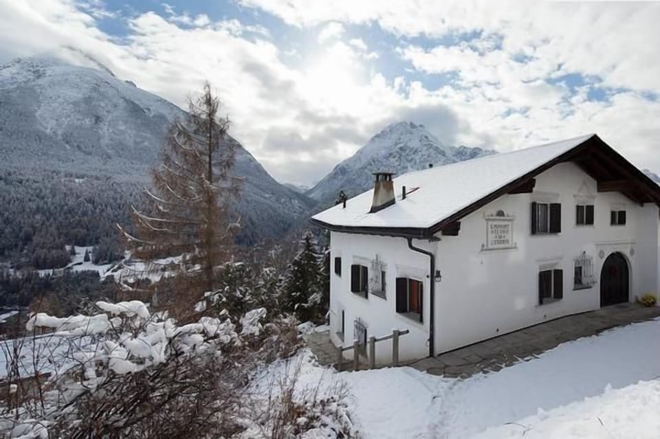 Chasa Diala is situated on the sunny slope above the village of Scuol