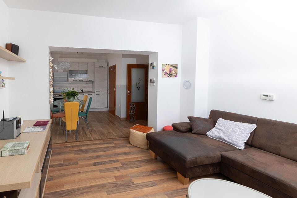 Living room and kitchen, first floor