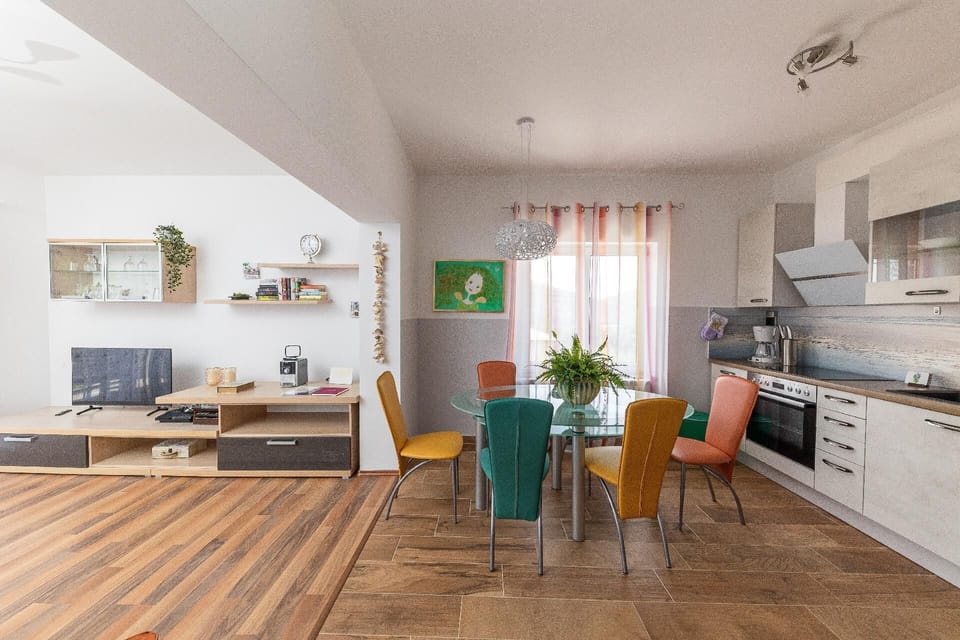 Kitchen and living room, first floor