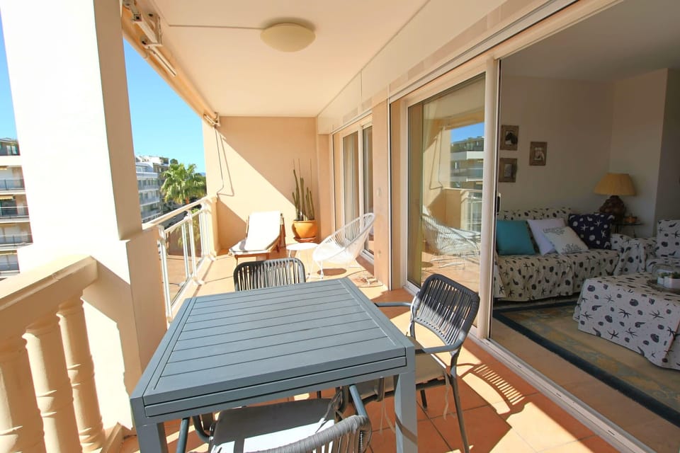 Large terrace equipped, dining arera and clear view