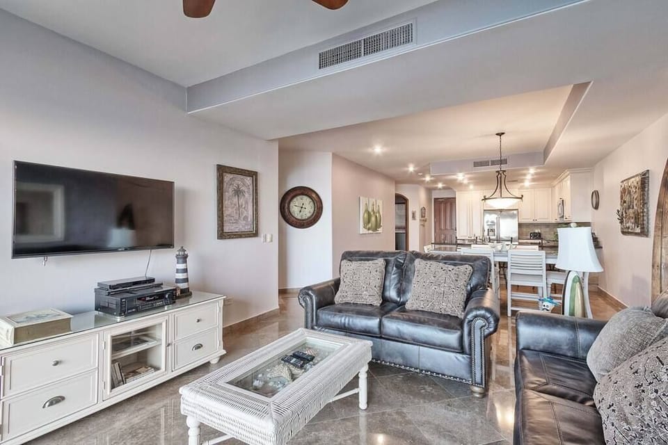 Living Area (2)