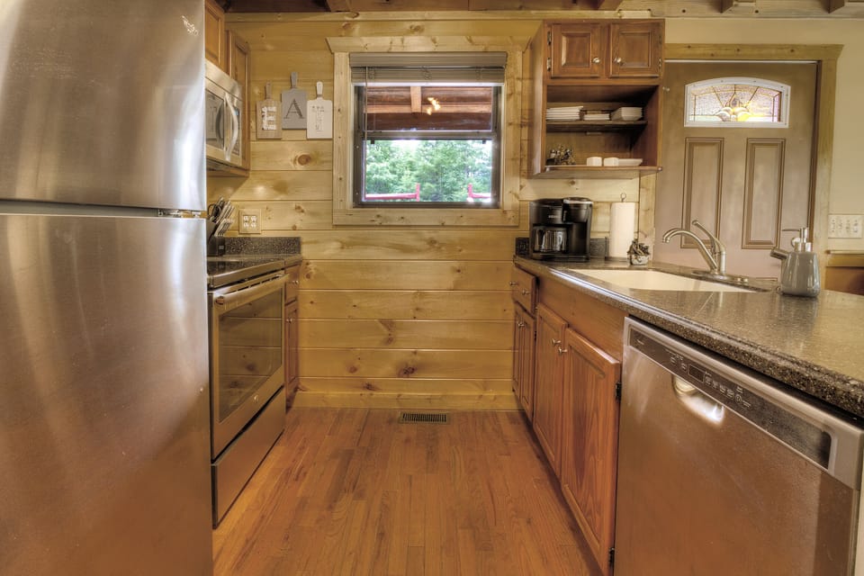 Fully equipped kitchen with regular coffee maker and Keurig
