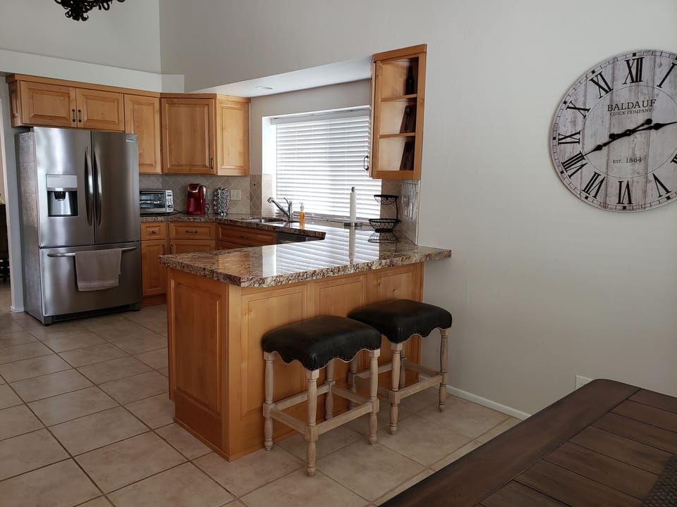 Kitchen with bar counter