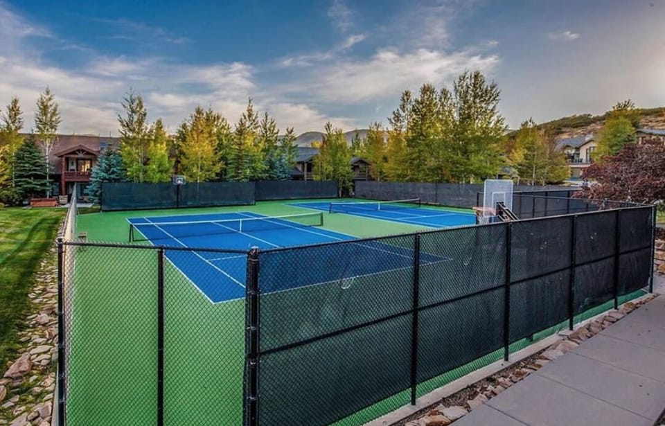 pool and tennis courts for guests