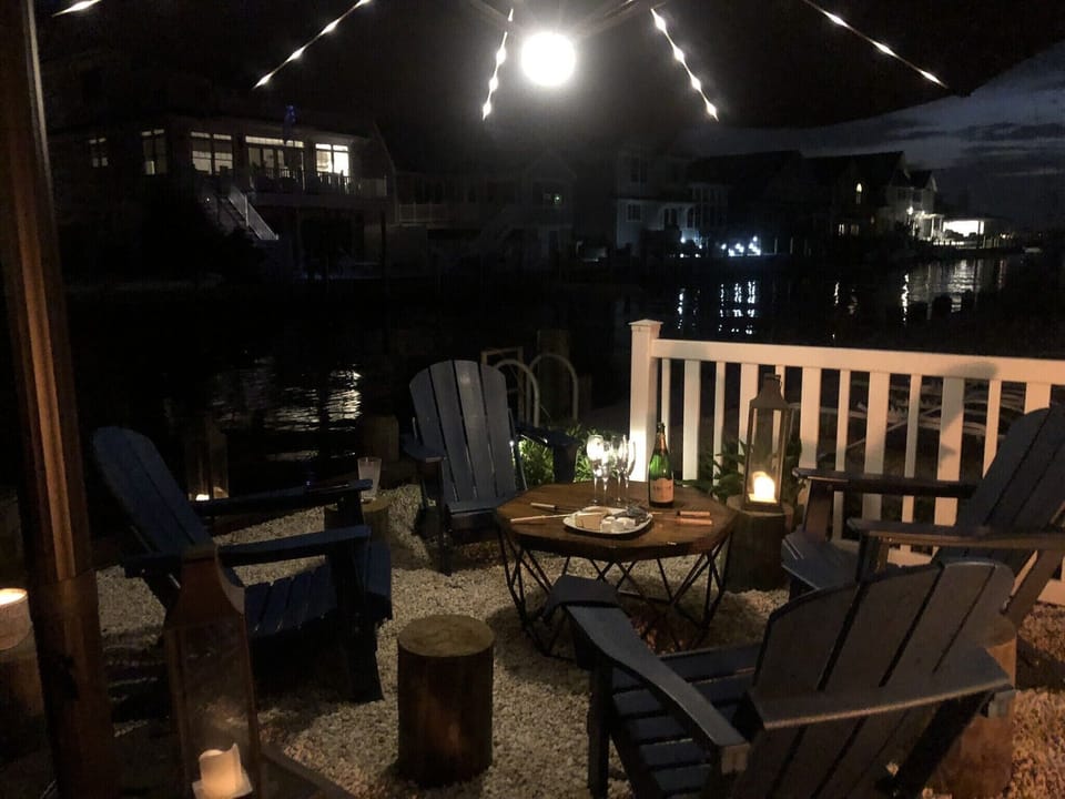 Lounge at night
