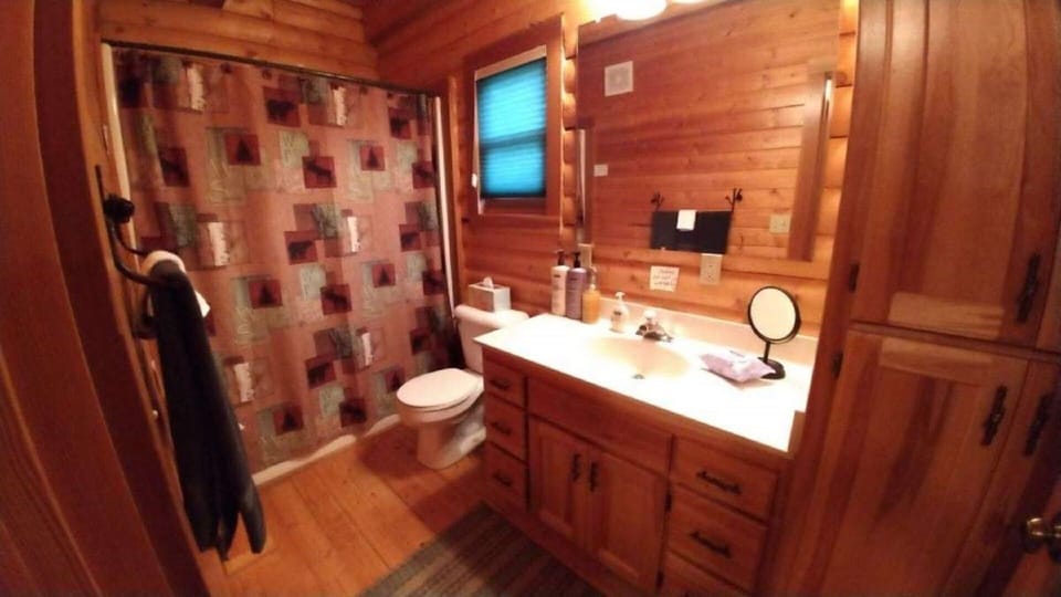 Main level Bathroom 