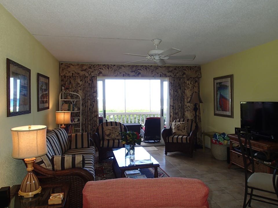 Gentle Winds I3 living room