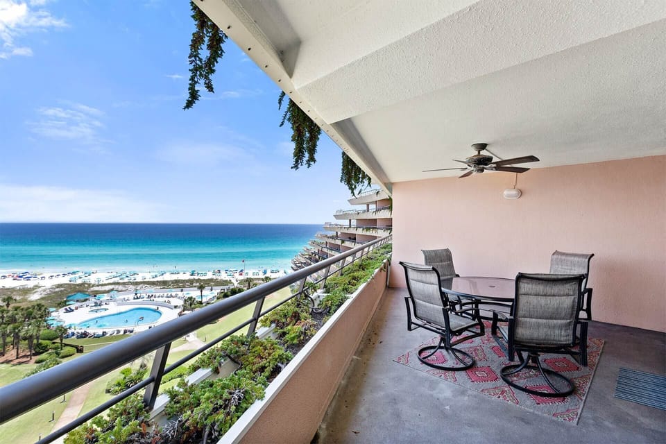 22-Edgewater-1003-Balcony