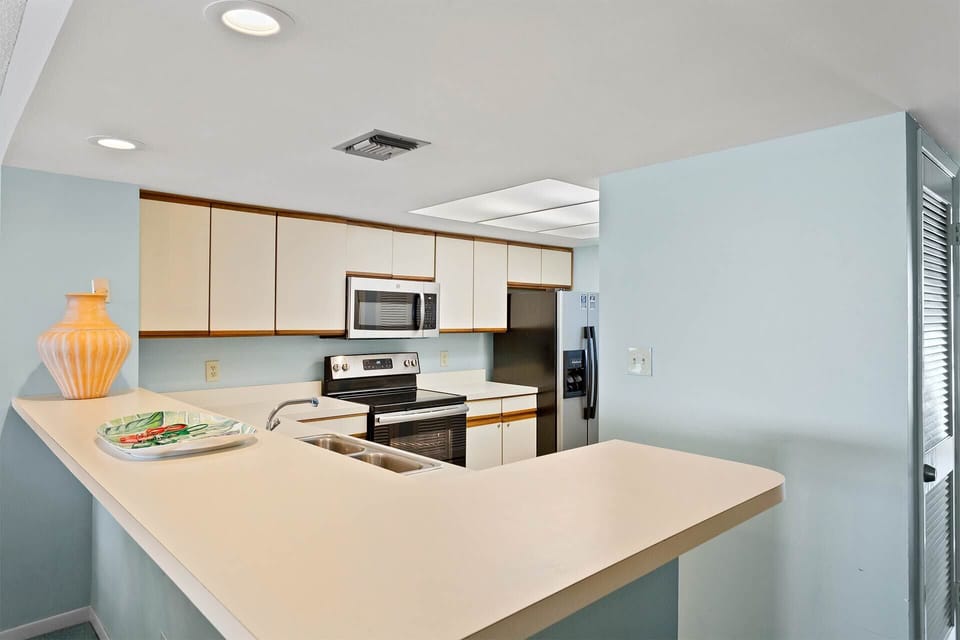 22-Edgewater-1003-Kitchen