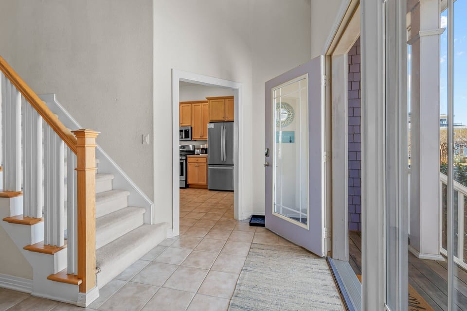 Foyer to the kitchen