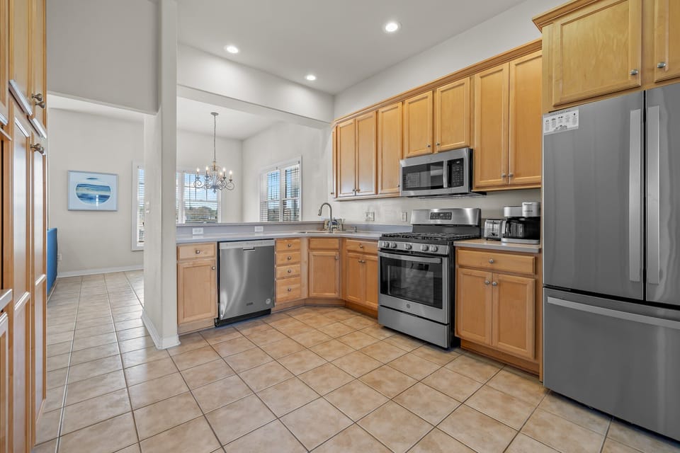 Updated stainless steel appliances, with refrigerator/freezer with ice maker