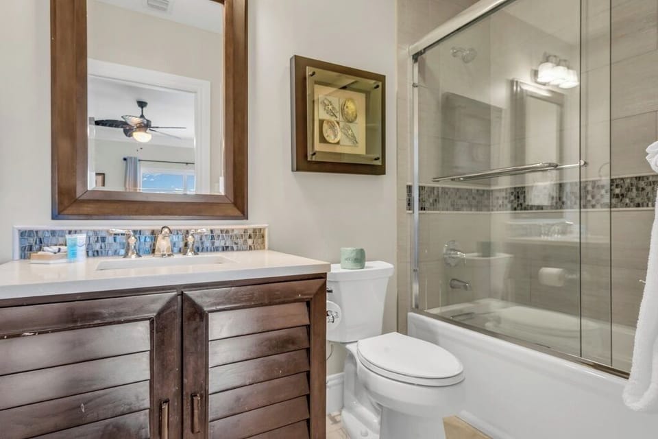 Bathroom 1 view 1 - lower level