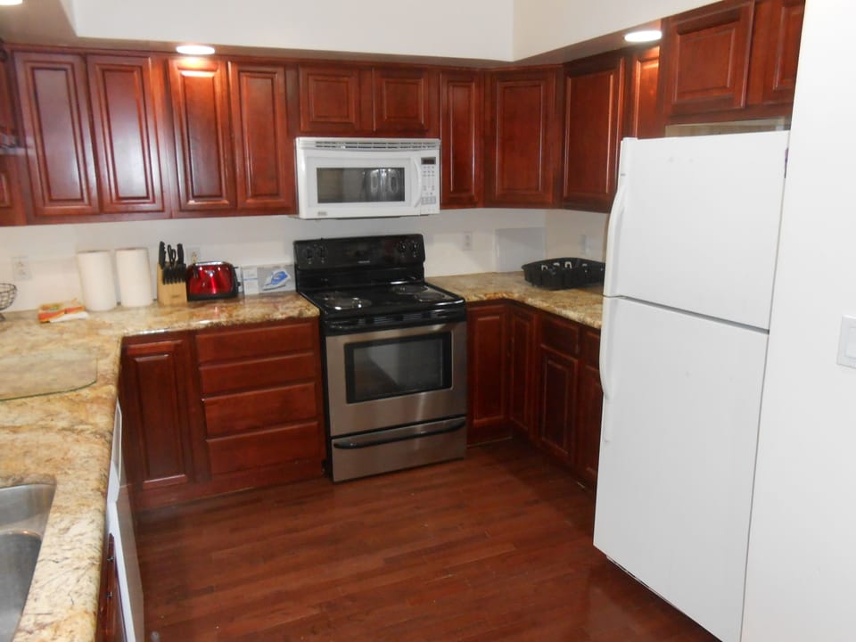 Kitchen with new granite!