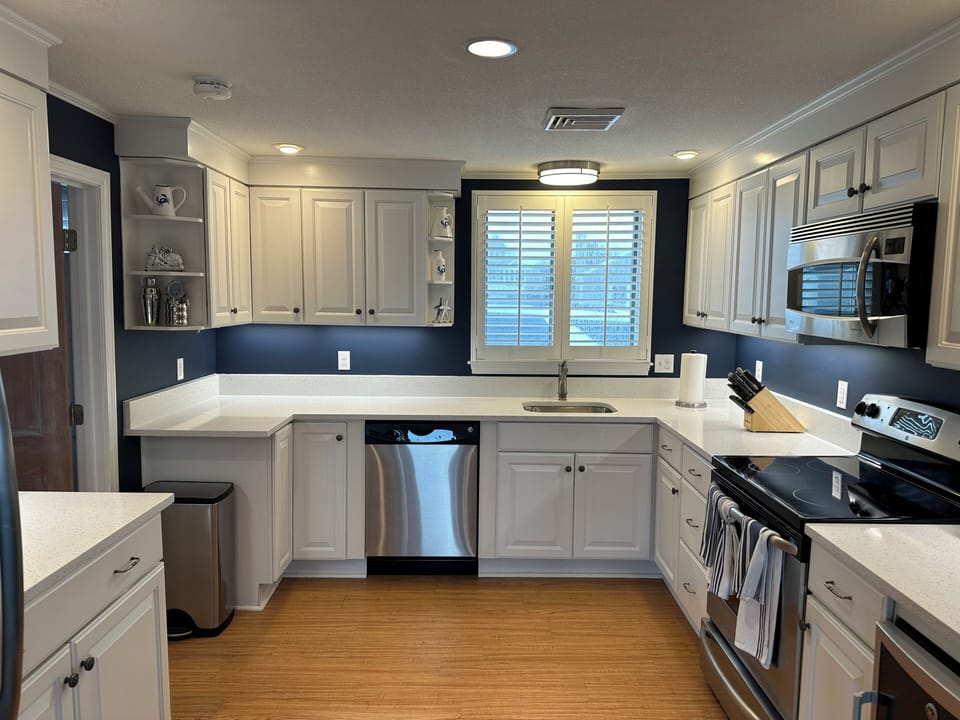SS and Quartz Counters - Kitchen Paradise