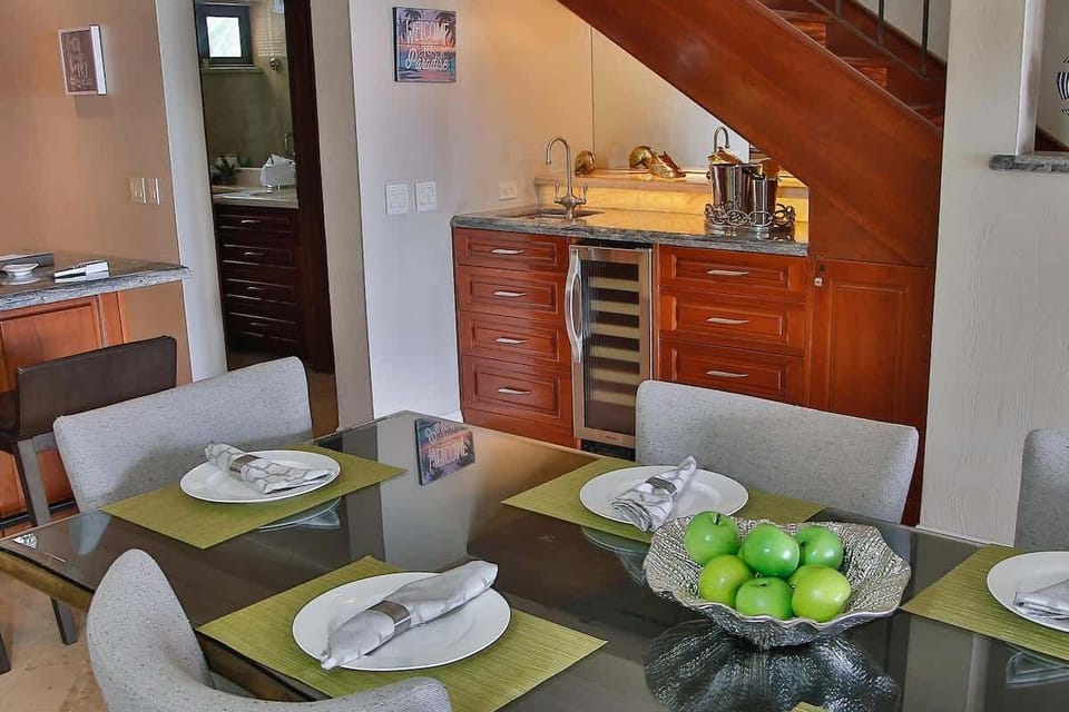 Dining area for 6