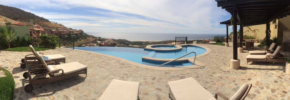 Beautiful 4 bd Villa in Montecristo!