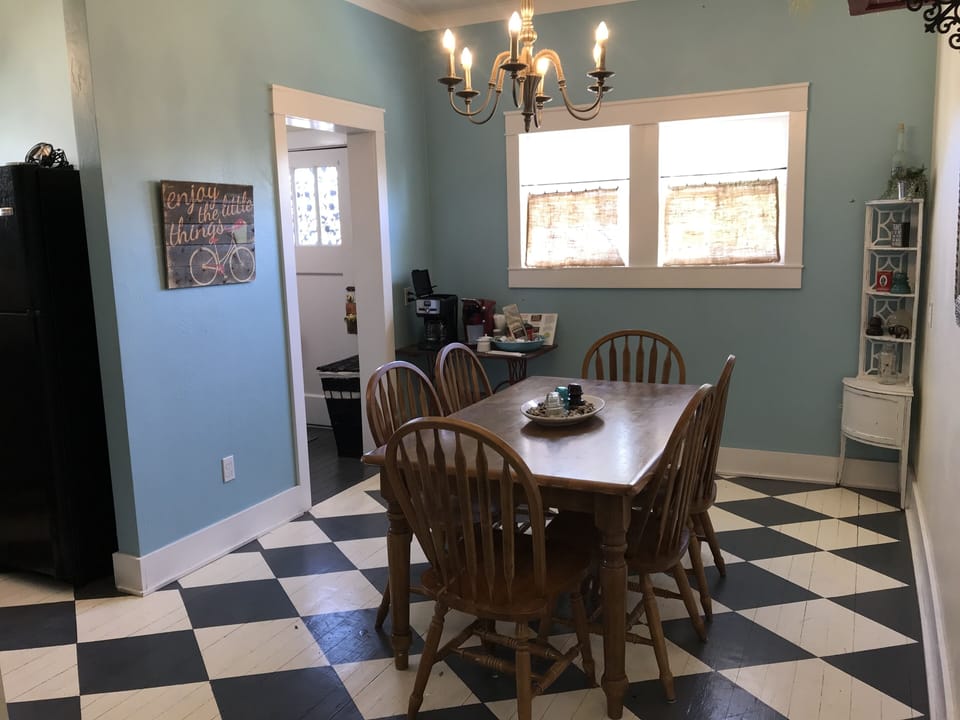 Seating for 6