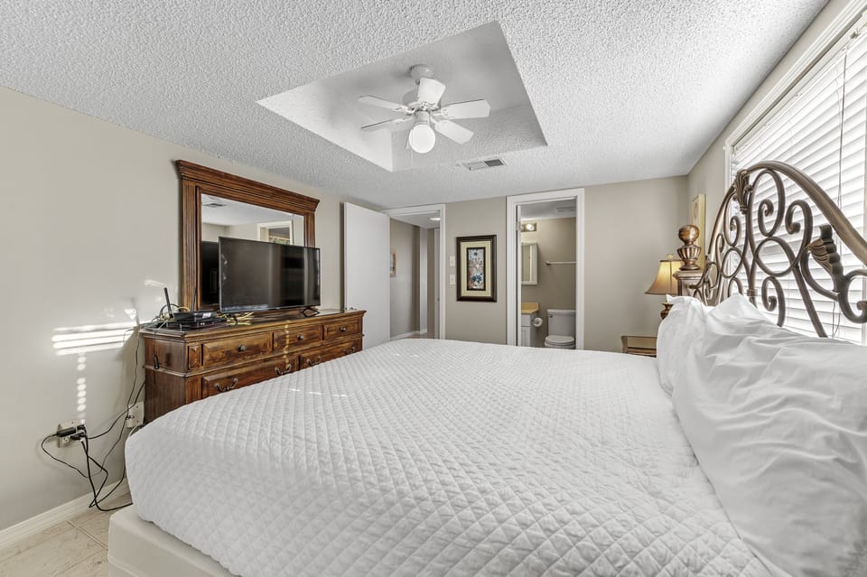 Master Bedroom with King Size Bed