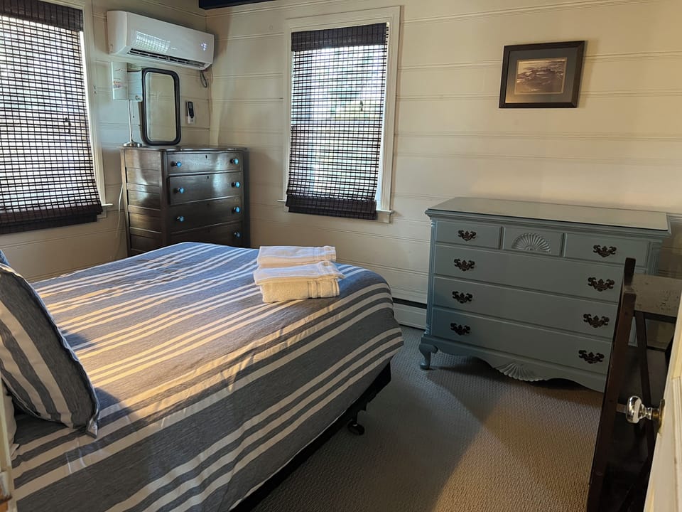 Bedroom 4 on ground floor
1 double bed
