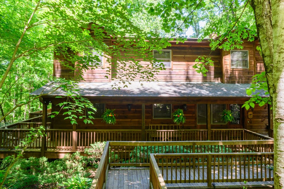 front view of cabin
