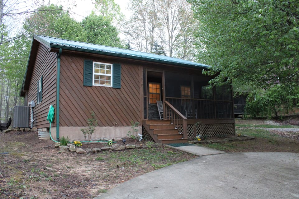 The Enchanted Hideaway Cabin is located in the beautiful Lake Cumberland resort.