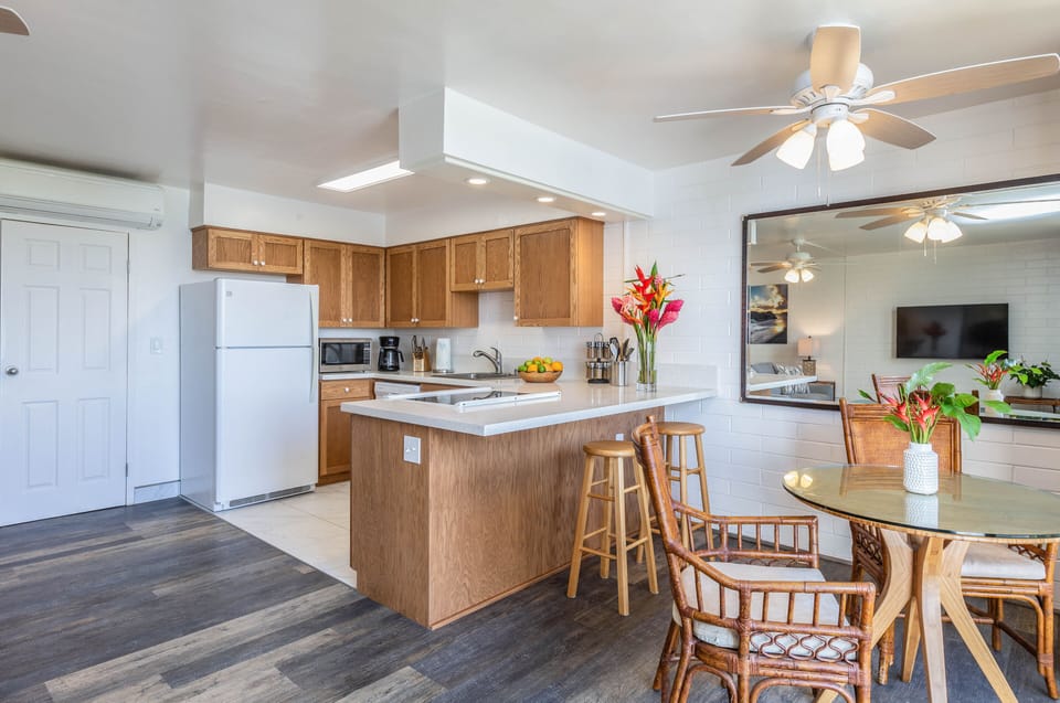 Kitchen / Dining Area